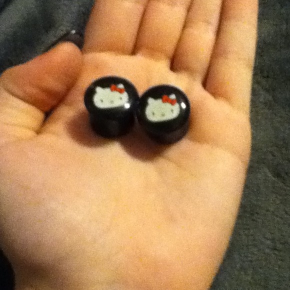 Hello Kitty plugs