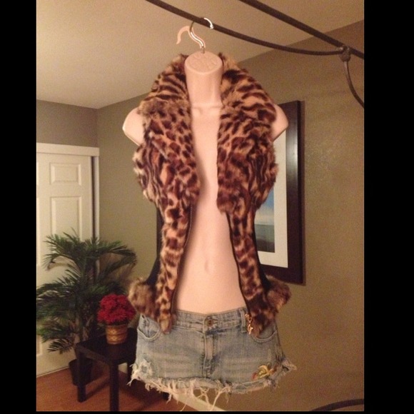 🚫SOLD🚫Guess Rabbit Fur Vest - Picture 1 of 4