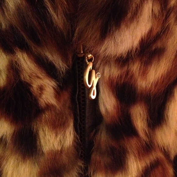 🚫SOLD🚫Guess Rabbit Fur Vest - Picture 3 of 4