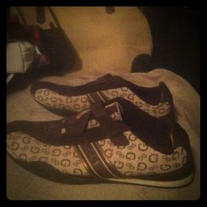Stunning Guess sneakers!