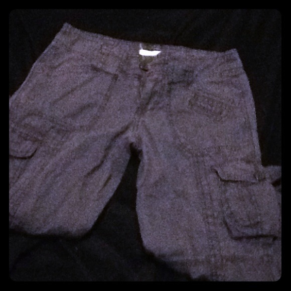 Super cute aero capris!