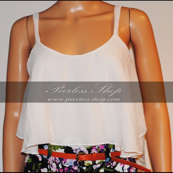 πHOST PICK 8/14 πWhite boho ruffle top - Picture 2 of 3