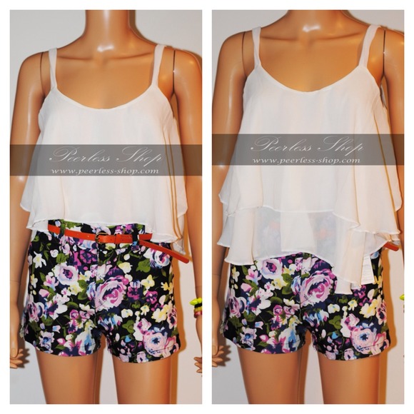 πHOST PICK 8/14 πWhite boho ruffle top - Picture 3 of 3