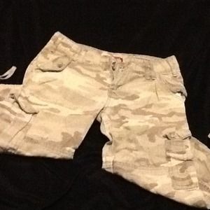 Cute camo capris!!