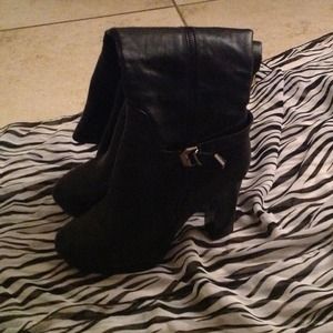 Black heeled boots