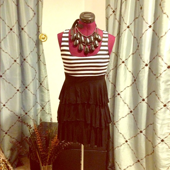 SOLD French  Atmosphere blk/white top