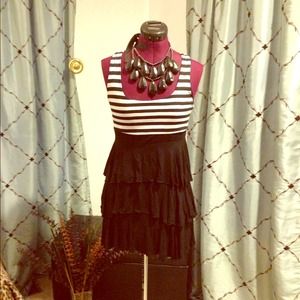 SOLD French  Atmosphere blk/white top