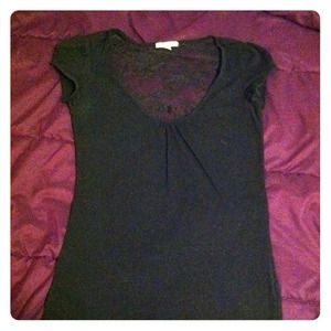 Cute T-shirt with lace back.