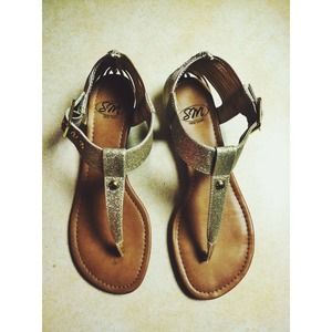 BRAND NEW🎀Gold Sandals