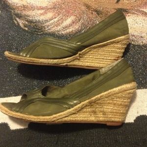 Olive green Wedges