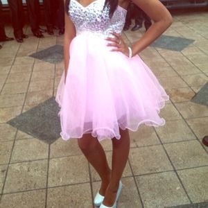 Beautiful cocktail dress, with organza skirt.