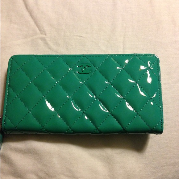 CHANEL Clutches & Wallets - Green Chanel wallet