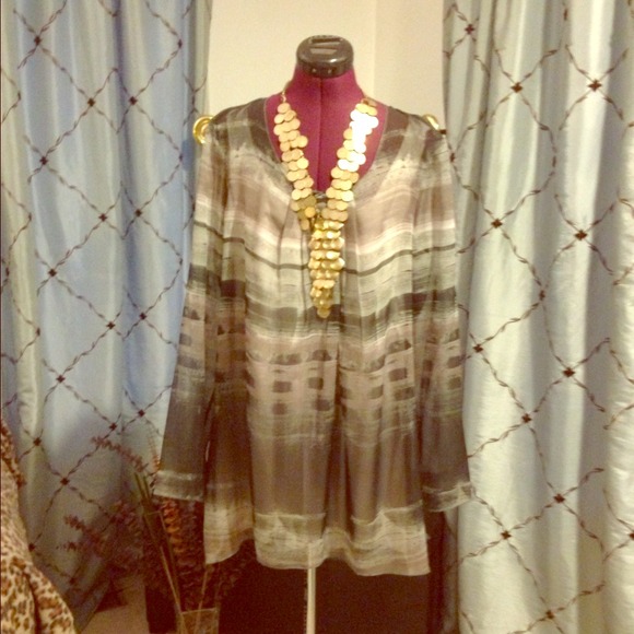 SOLD.  Simply Vera Vera Wang blouse