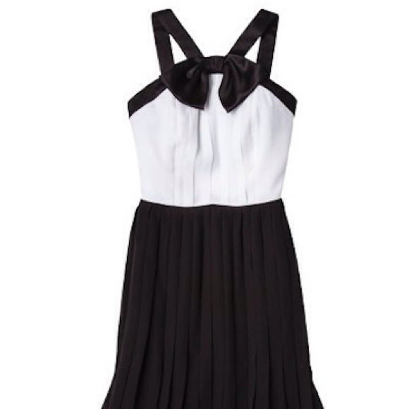 pleated black/white dress