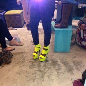 Steve Madden neon yellow heels 😉😍💥💢!!!