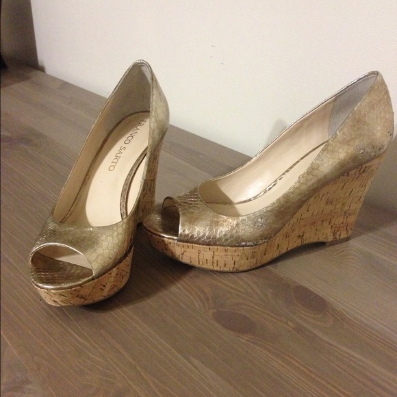 Gold wedges - Picture 2 of 2