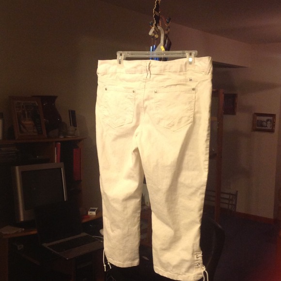 Capri pants - Picture 2 of 2