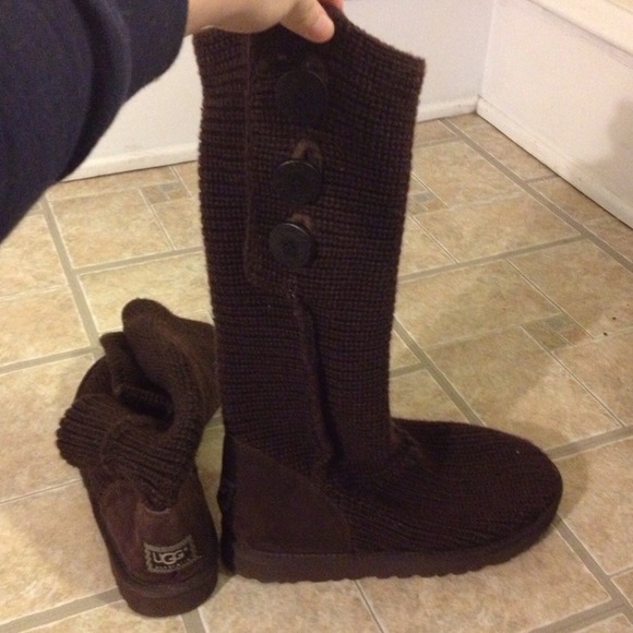 ❗ON HOLD ❗Brown Sweater Uggs