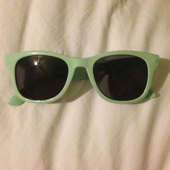 Mint shades