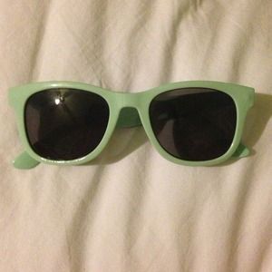 Mint shades