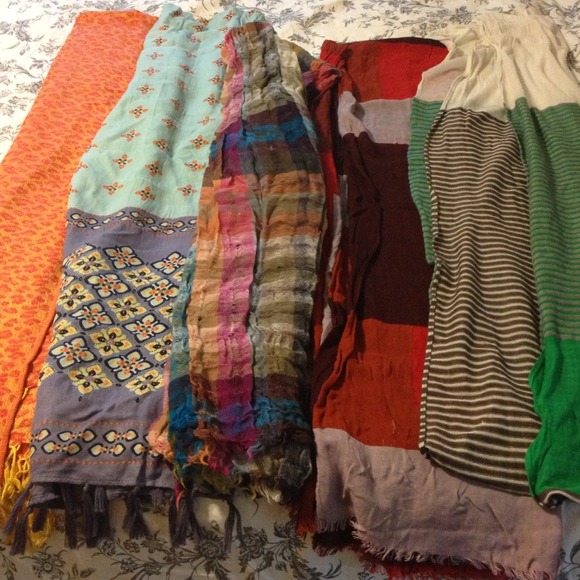 Mixed lot of 5 scarves - Picture 1 of 1