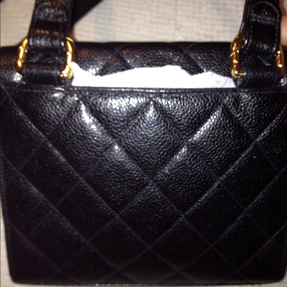 ✳️VINTAGE 1994 CHANEL CAVIAR LTHR CROSS BODY BAG✳️ - Picture 4 of 4