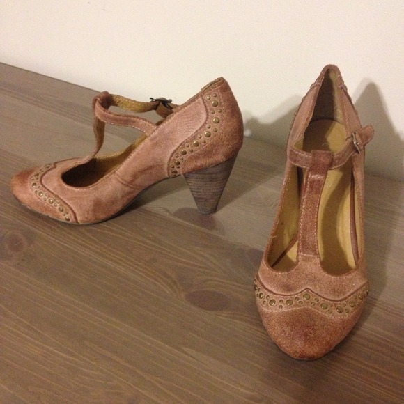 Retro style t-strap pumps - Picture 1 of 1