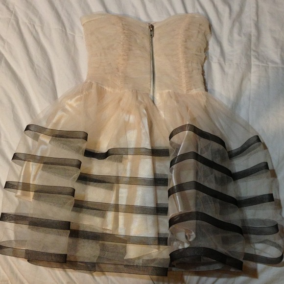 Pale pink Betsy Johnson puffy dress