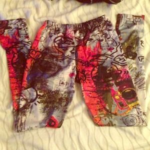 Graffiti print leggings