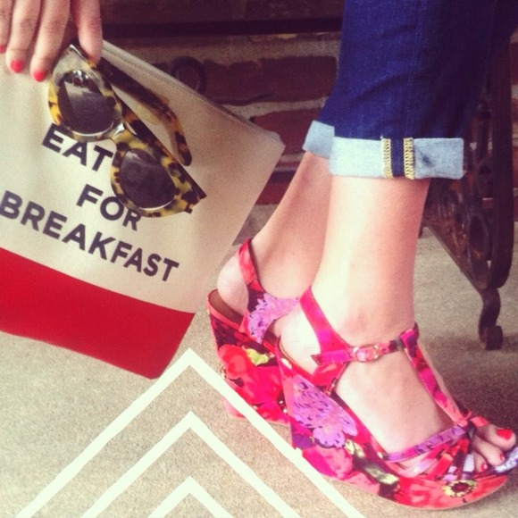 kate spade Handbags - 🔴SOLD Kate Spade Eat Cake For Breakfast Clutch!