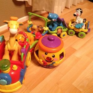 ✔Bundle of toys... Train and the cookie jar!!