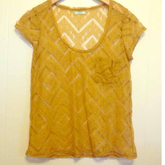 ✨NWOT✨ Mustard colored Top
