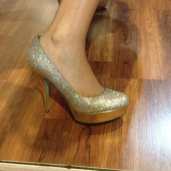 Enzo Angiolini sparkley pumps with gold platform