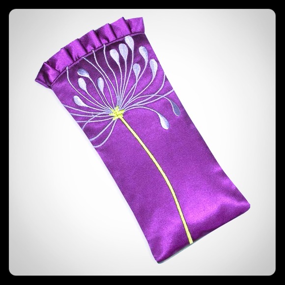 ✨Embroidered Hyacinth Eyeglass Pouch NWOT✨