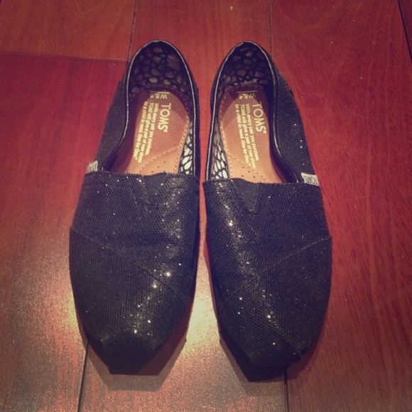 Black sequin toms