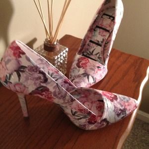 Sophisticated Elle pumps!