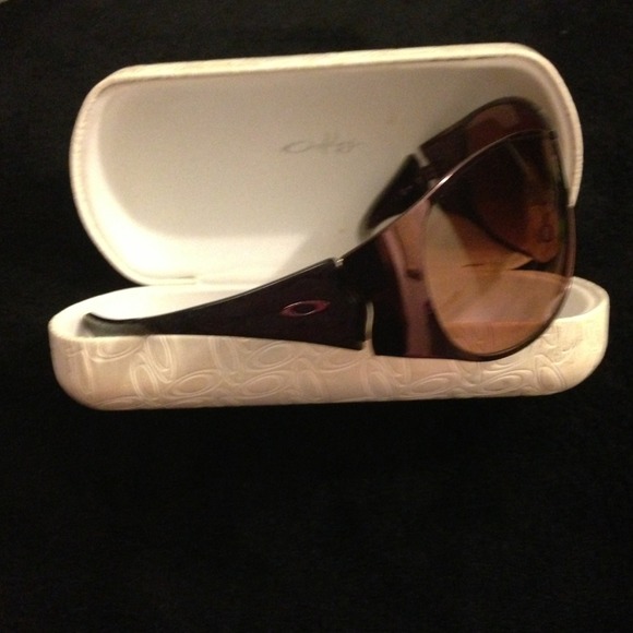 Purple Authentic Oakley sunglasses - Picture 3 of 3