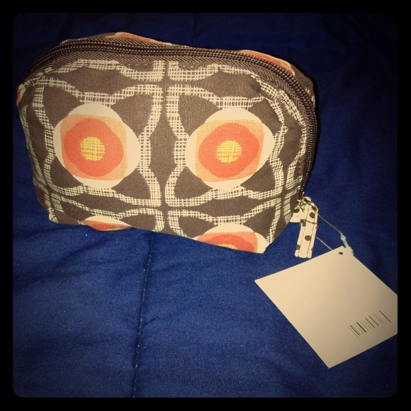 Cosmetic bag