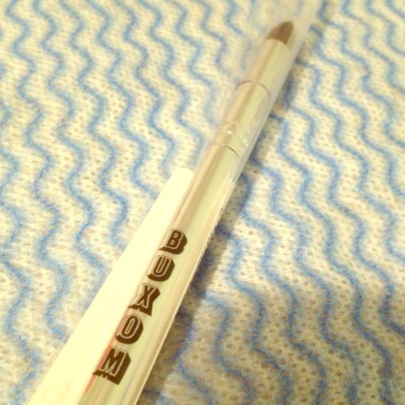TRADED Brand New sealed Buxom Smokey eye brush - Picture 1 of 4