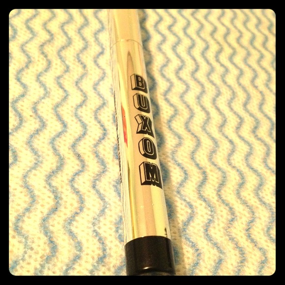 TRADED Buxom 💦proof Smoky Eye Stick Smokin' Pisol