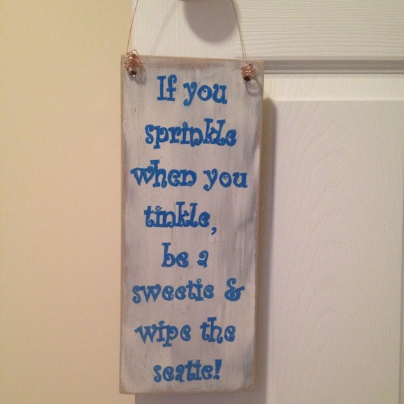 Hand painted signs from reclaimed wood pallets