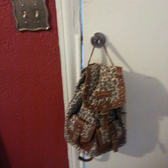 Leopard print, backpack - Picture 3 of 4