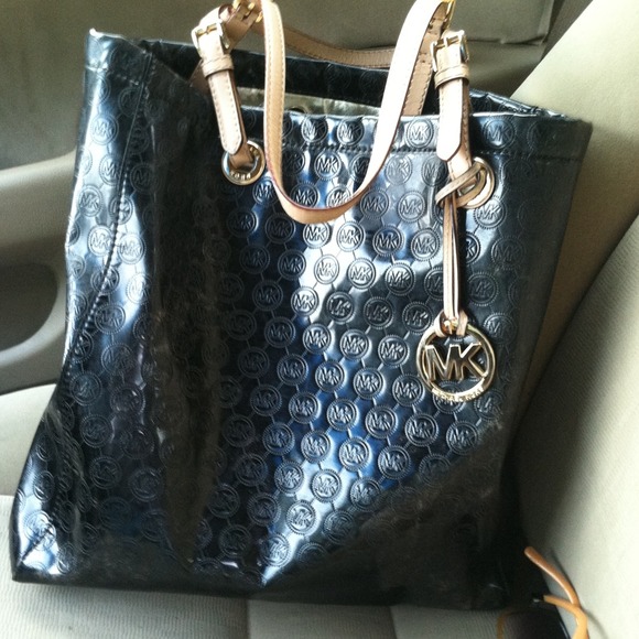 Michael logs purse