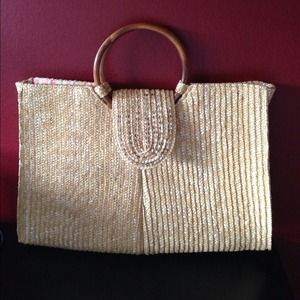Straw handbag with sequins accents