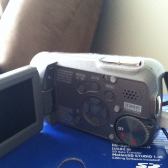 Panasonic SDR-S7 SD Video Camera - Picture 3 of 4