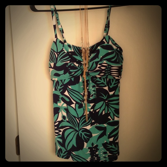 🎉Tommy Bahama padded, fitted tank
