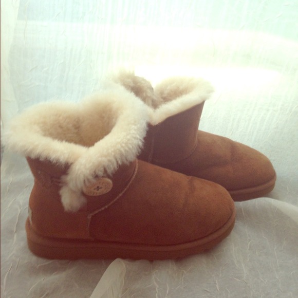 Chestnut ugg booties ❤HOLDING UNTIL 8/20❤
