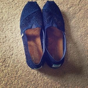 Brand new toms!! Never worn outside!