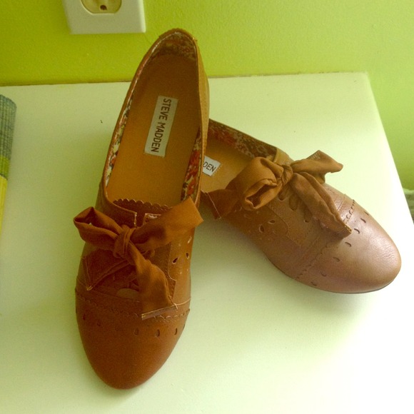 NEVER WORN Oxford flats !