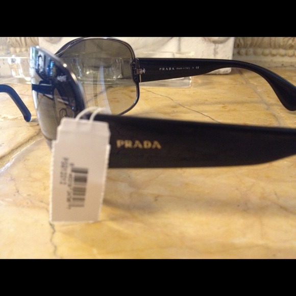 Prada Sunglasses Brand New never worn - Picture 2 of 2
